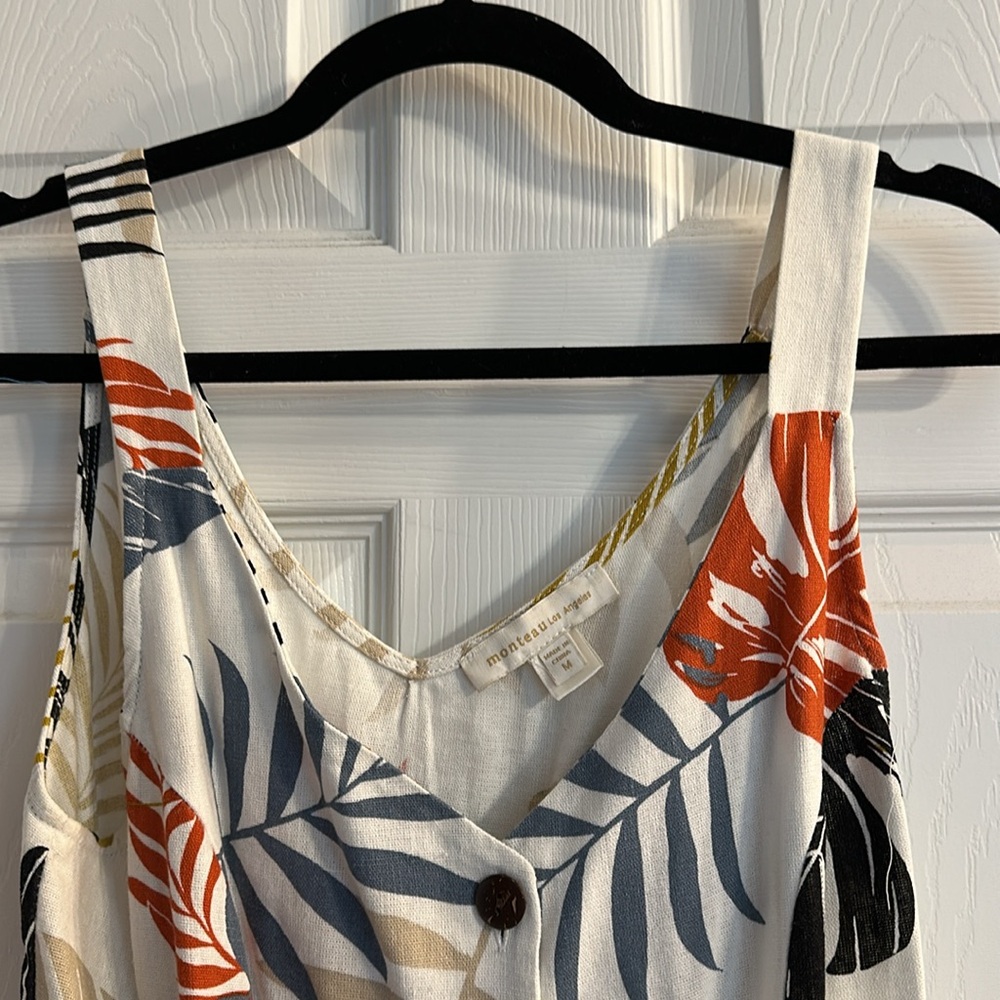 Beautiful button up dress these in the front and back size medium - Picture 2 of 4